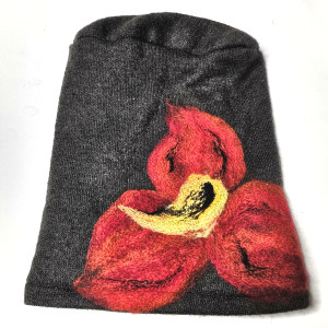 Czapka wełniana filcowana  zimowa handmade w kwiaty