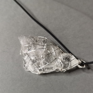Naszyjnik z krysztalem