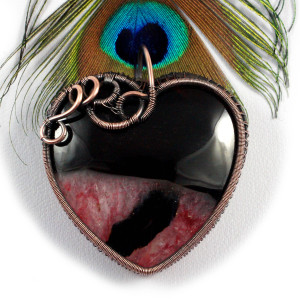 Agat, Miedziany wisior z agatem czerwono czarnym serce, ręcznie wykonany, prezent dla niej, prezent dla mamy prezent urodzinowy biżuteria autorska