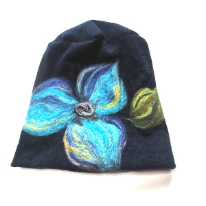Czapka wełniana filcowana  zimowa handmade w kwiaty