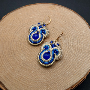 BEŻOWO-NIEBIESKIE WISZĄCE KOLCZYKI SUTASZ