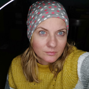 Czapka dzianinowa w grochy one size