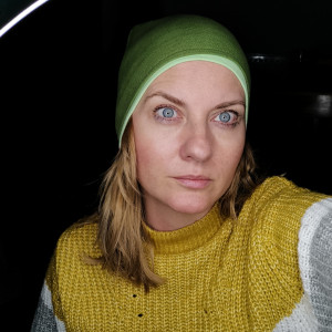 Czapka dzianinowa zielona rozciagliwa