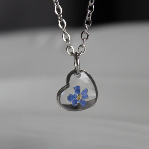 Srebrna zawieszka srebrny wisiorek niezapominajki kwiat naszyjnik żywica z żywicy kwiaty z kwiatami niezapominajka z niezapominajkami serce serduszko