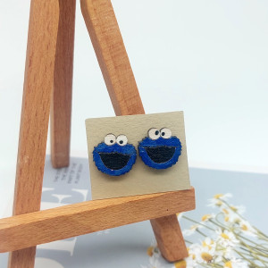 Drewniane kolczyki sztyfty Ciasteczkowy potwór Ulica sezamkowa