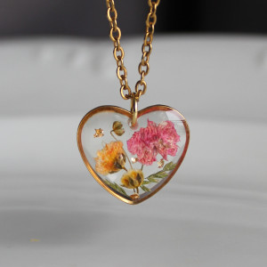 Złota zawieszka złoty wisiorek kwiat naszyjnik żywica z żywicy kwiaty serce serduszko