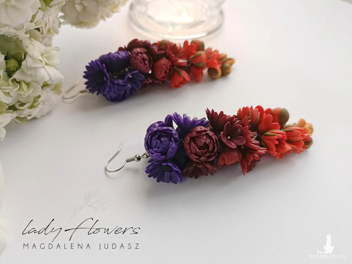 Cieniowane kolczyki z kwiatami