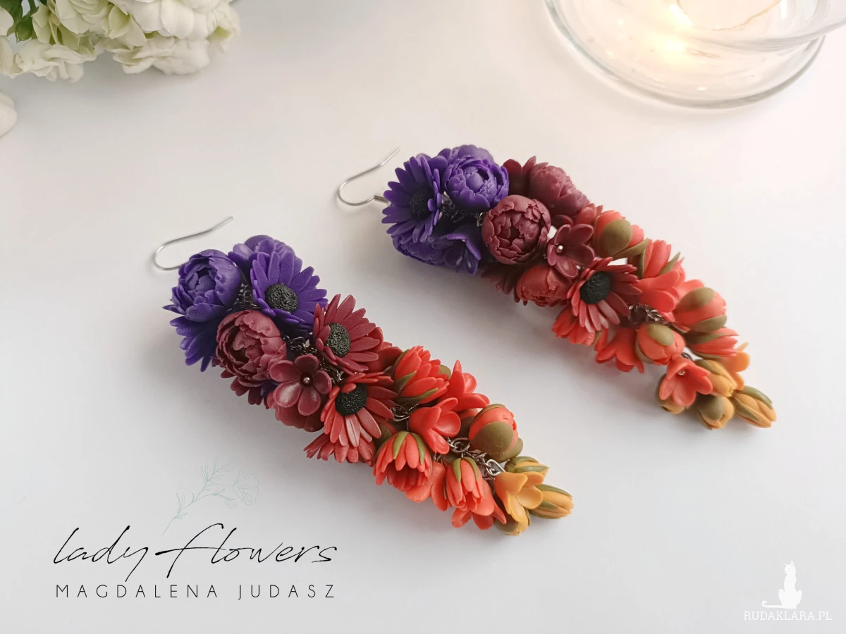 Cieniowane kolczyki z kwiatami