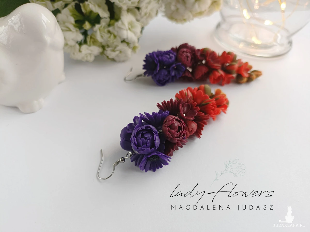 Cieniowane kolczyki z kwiatami