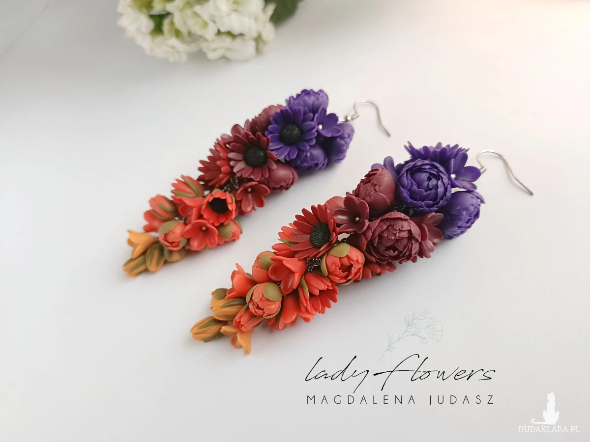 Cieniowane kolczyki z kwiatami