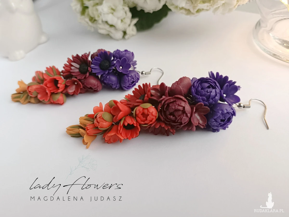 Cieniowane kolczyki z kwiatami