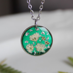 Srebrna zawieszka srebrny wisiorek kwiat naszyjnik żywica z żywicy suszone kwiaty z kwiatami naturalne żywe kwiaty zielona butelkowa zieleń zgniła żywica epoksydowa szmaragd