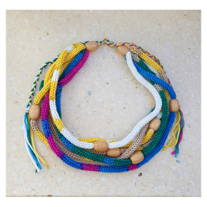 5788 kolorowy, energetyczny naszyjnik z przędzy; drewniane koraliki