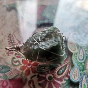 Wisior awenturyn surowy