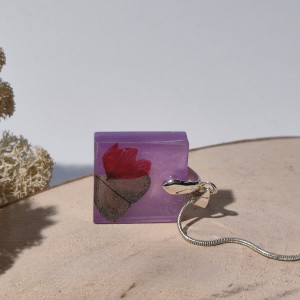 Wisiorek z żywicy - kwiaty