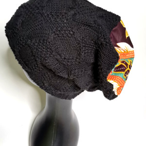 Czapka czarna wełną góra boho