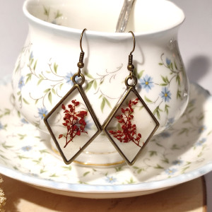 Kolczyki  z żywicy - czerwone kwiaty