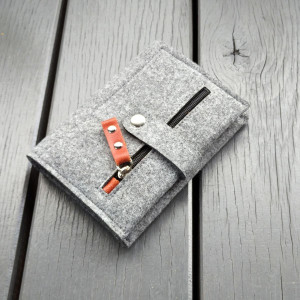 Filcowy portfel damski - koniakowa zawieszka - szary