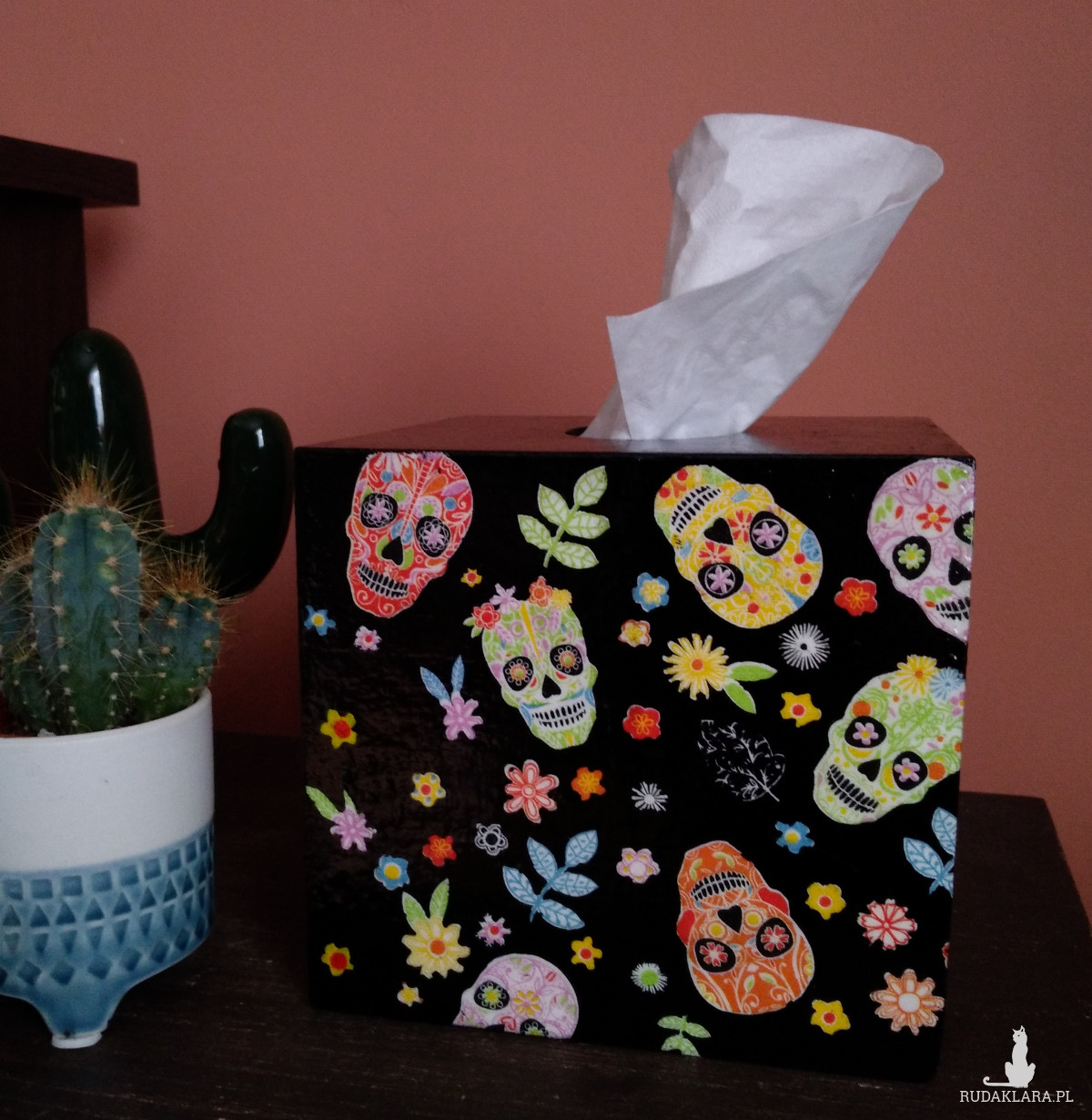 Drewniany kolorowy chustecznik meksykańskie czaszki klimat Meksyku decoupage