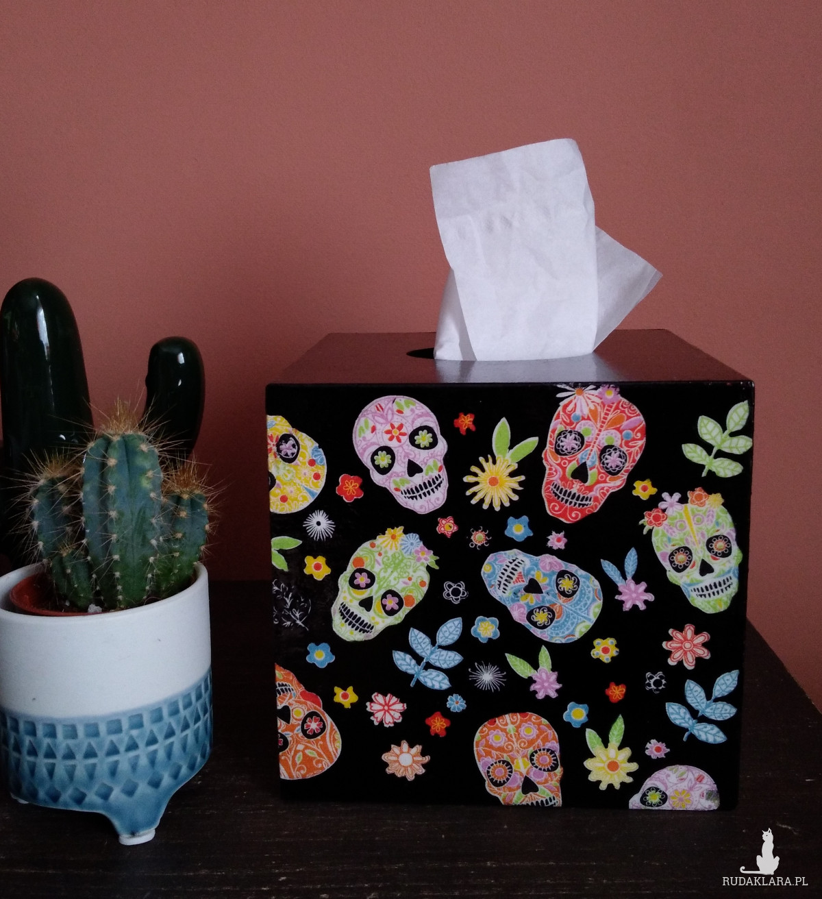 Drewniany kolorowy chustecznik meksykańskie czaszki klimat Meksyku decoupage
