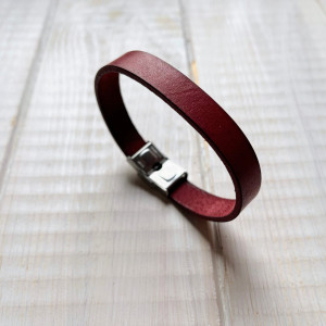 Skórzana bransoletka w kolorze bordowym