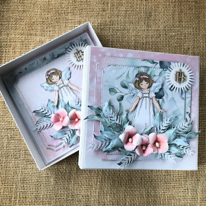 124,komplet komunijny - kartka w pudełku z torebką i życzeniami