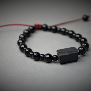 Bransoletka ochronna z turmalinem i onyksem.