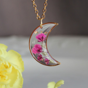 złota zawieszka złoty wisiorek naszyjnik żywica z żywicy kwiaty z kwiatami księżyc różowe kwiaty żywica