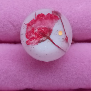 Metalowy pierścionek regulowany, suszone kwiaty, żywica epoksydowa