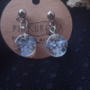 Kolczyki niezapominajki, kolczyki z kwiatami zatopionymi w żywicy