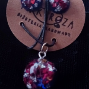 Zestaw z różą, granatowa biżuteria z czerwoną różą