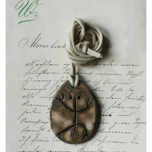 Wisior z rysunkiem etno