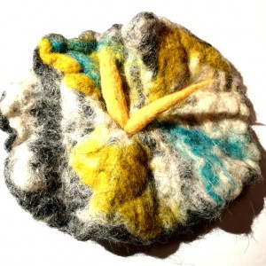 duża filcowa broszka kwiat