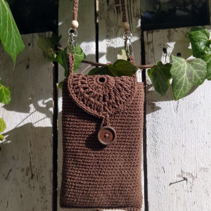 Szydełkowe etui, z paseczkiem, mini-torebka - brązowy kolor