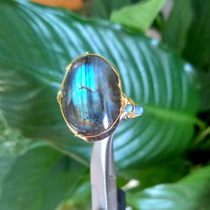 Pierścionek z labradorytem I szafirem