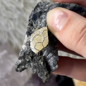 naszyjnik ŻÓŁTY KALCYT  stal chirurgiczna