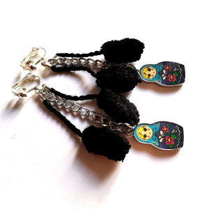 Klipsy czarne pompony matrioszki