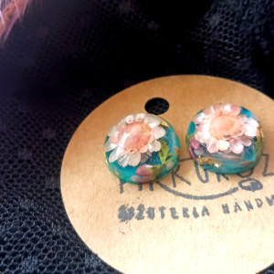 Zielone kolczyki wrzos różowy kwiat w żywicy