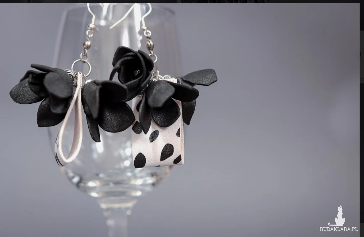 Kolczyki czarno biake  kwiaty