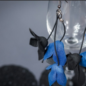 Kolczyki granatowo czarne  kwiaty