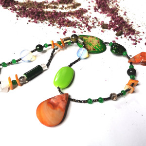 Naszyjnik koralikowy różnorodny