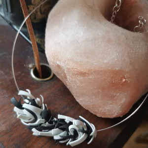 Naszyjnik kolia czarno biala