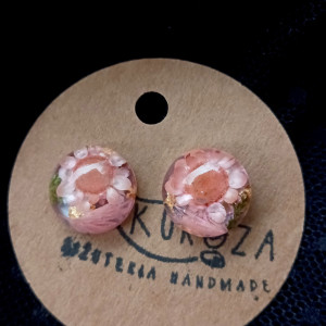 Różowe kwiatki kolczyki wkrętki
