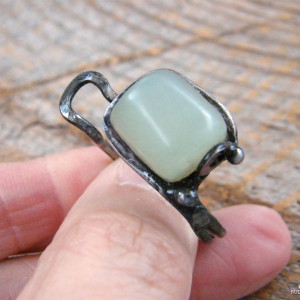 Regulowany, duży pierścionek: z pastelowym jadeitem kostką