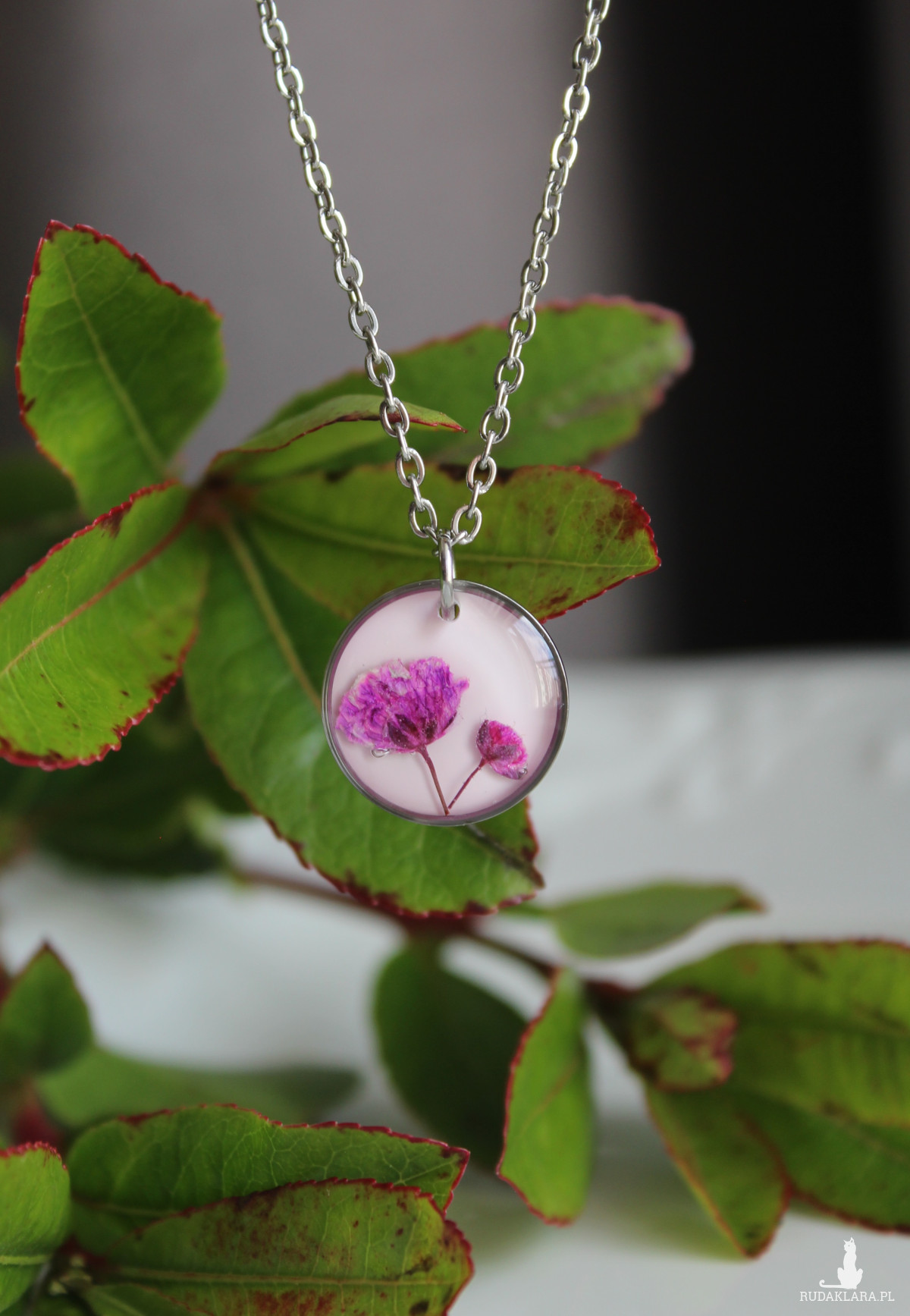 Srebrna zawieszka srebrny wisiorek kwiat naszyjnik żywica z żywicy suszone kwiaty z kwiatami naturalne żywe kwiaty gipsówka różowa pudrowy róż