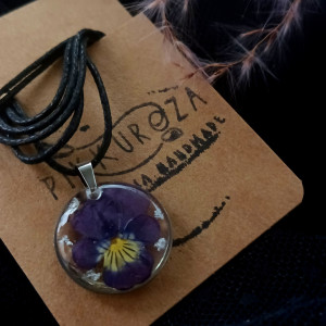 Naszyjnik z fiołkiem