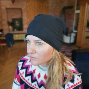 Czarna czapka unisex smerfetka