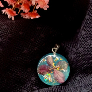 Hortensja w żywicy kolorowy naszyjnik