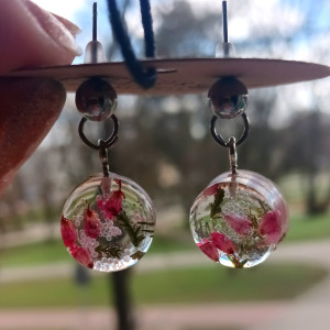 Kolczyki wiszące z perełkami