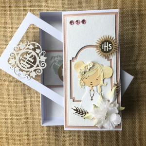 134, Komunia, Pamiątka Komunii świętej z dziewczynką